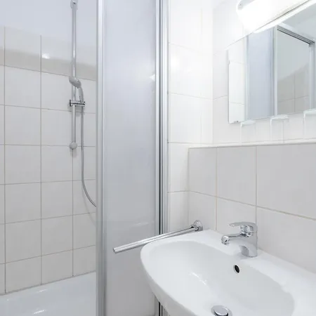 650, Seepark Apartment *